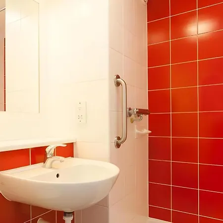 Travelodge Hotel 3*